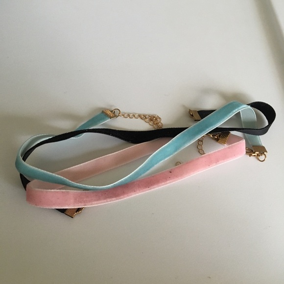 Set of three choker necklaces - Picture 4 of 8